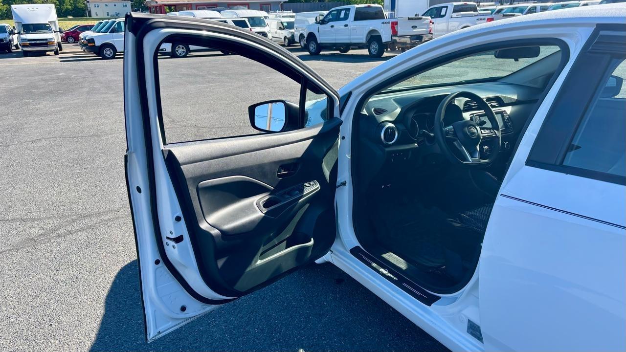 Nissan Versa  2021