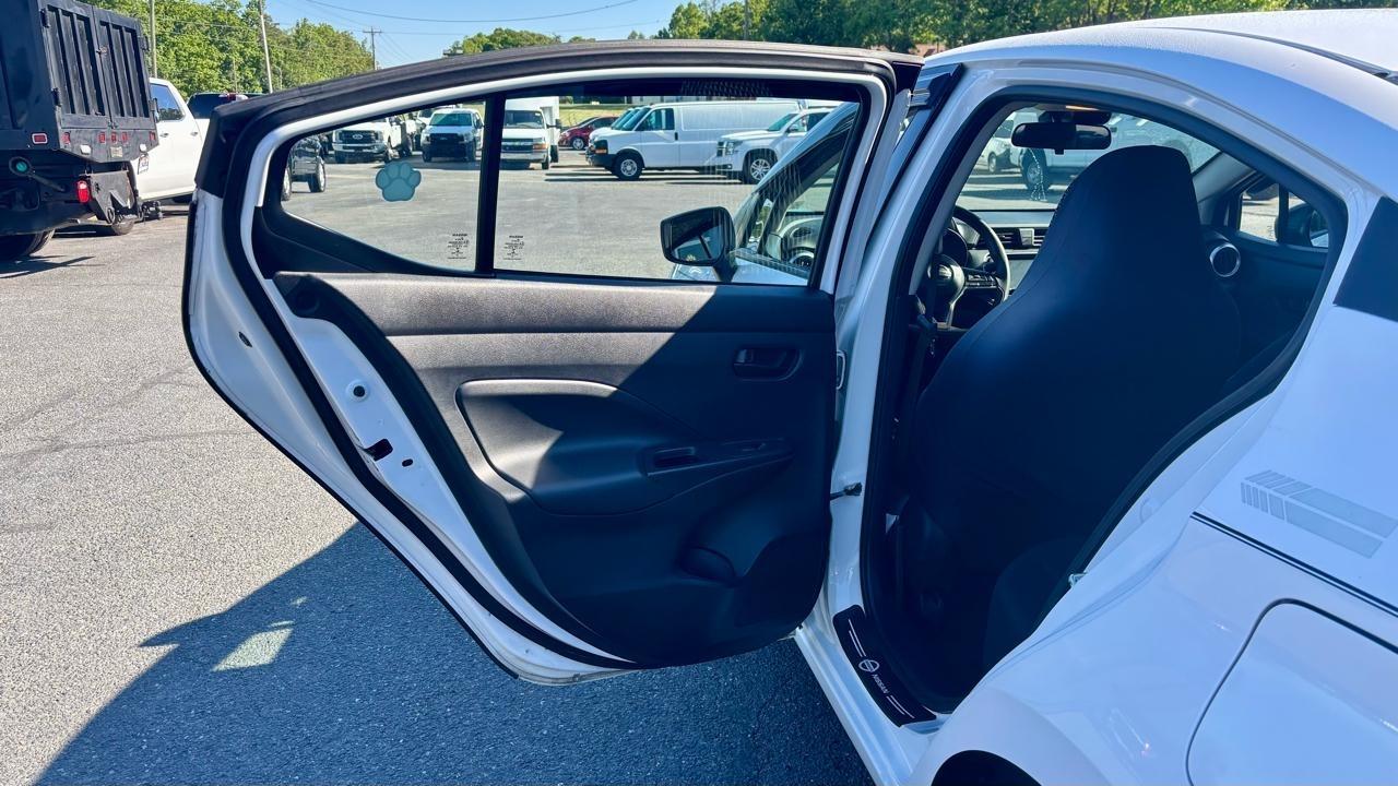 Nissan Versa  2021