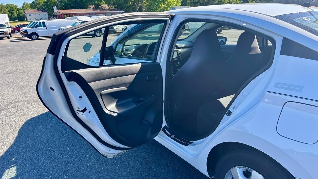 Nissan Versa  2021