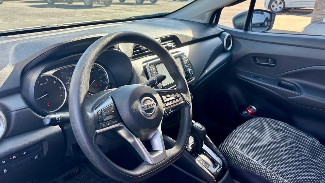 Nissan Versa  2021