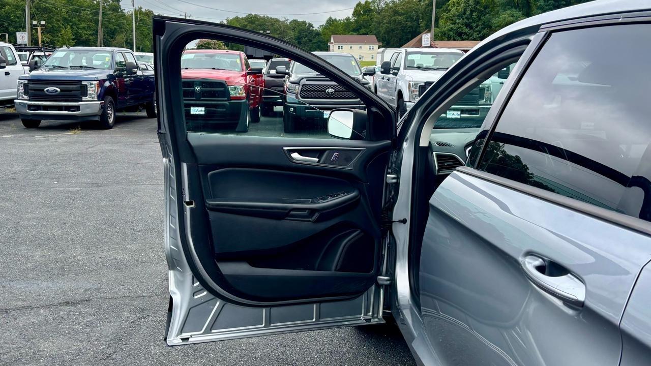 Ford Edge  2021