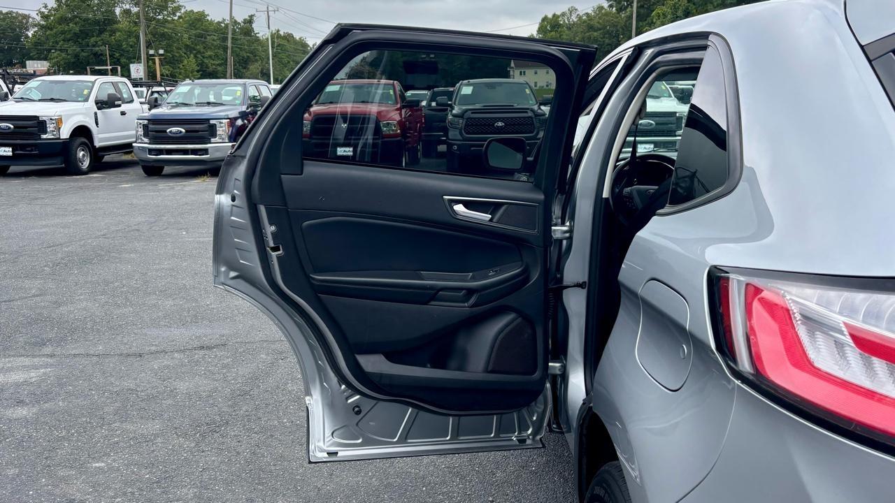 Ford Edge  2021