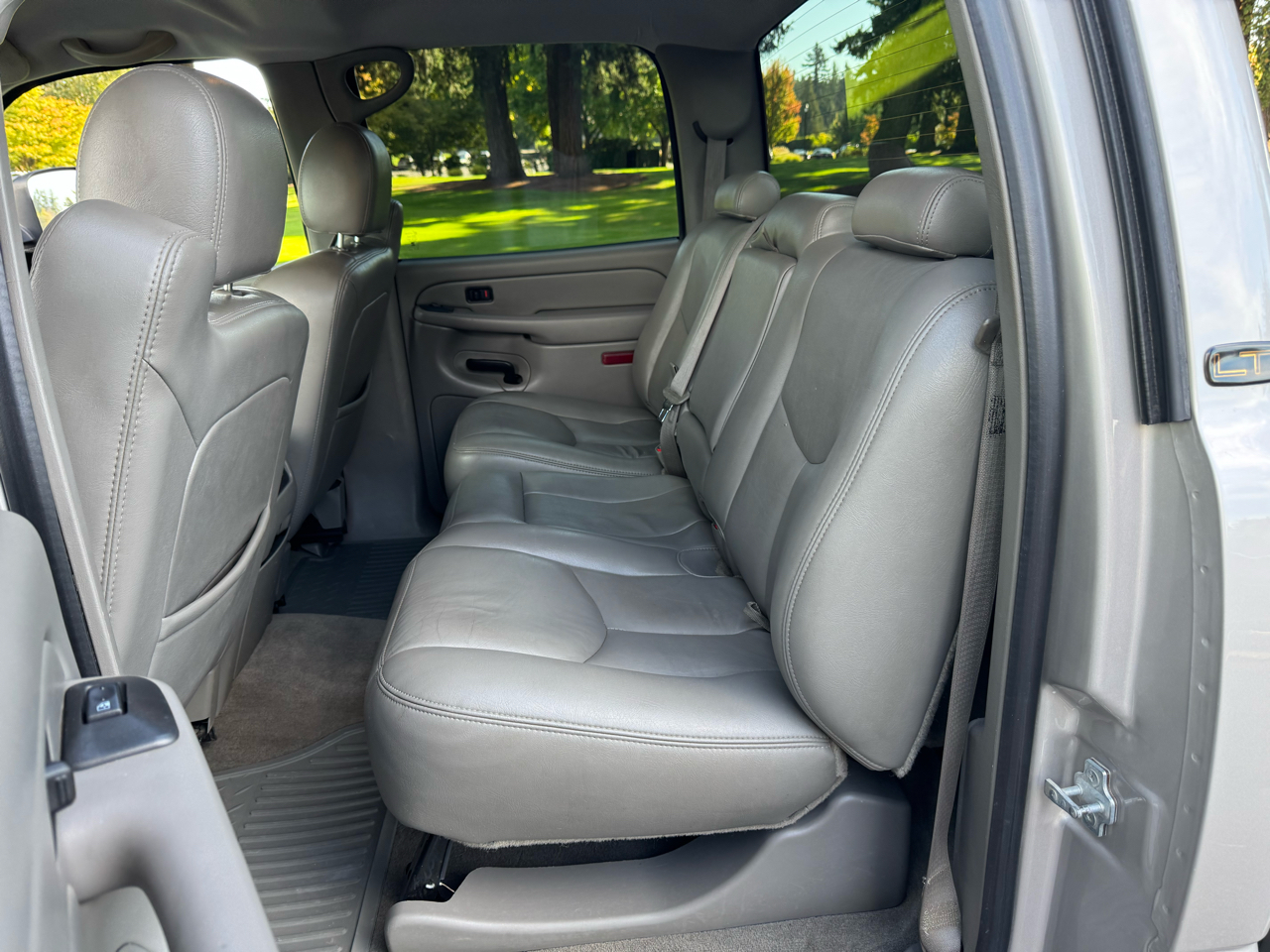 2004 Chevrolet Silverado 2500HD LT photo 3
