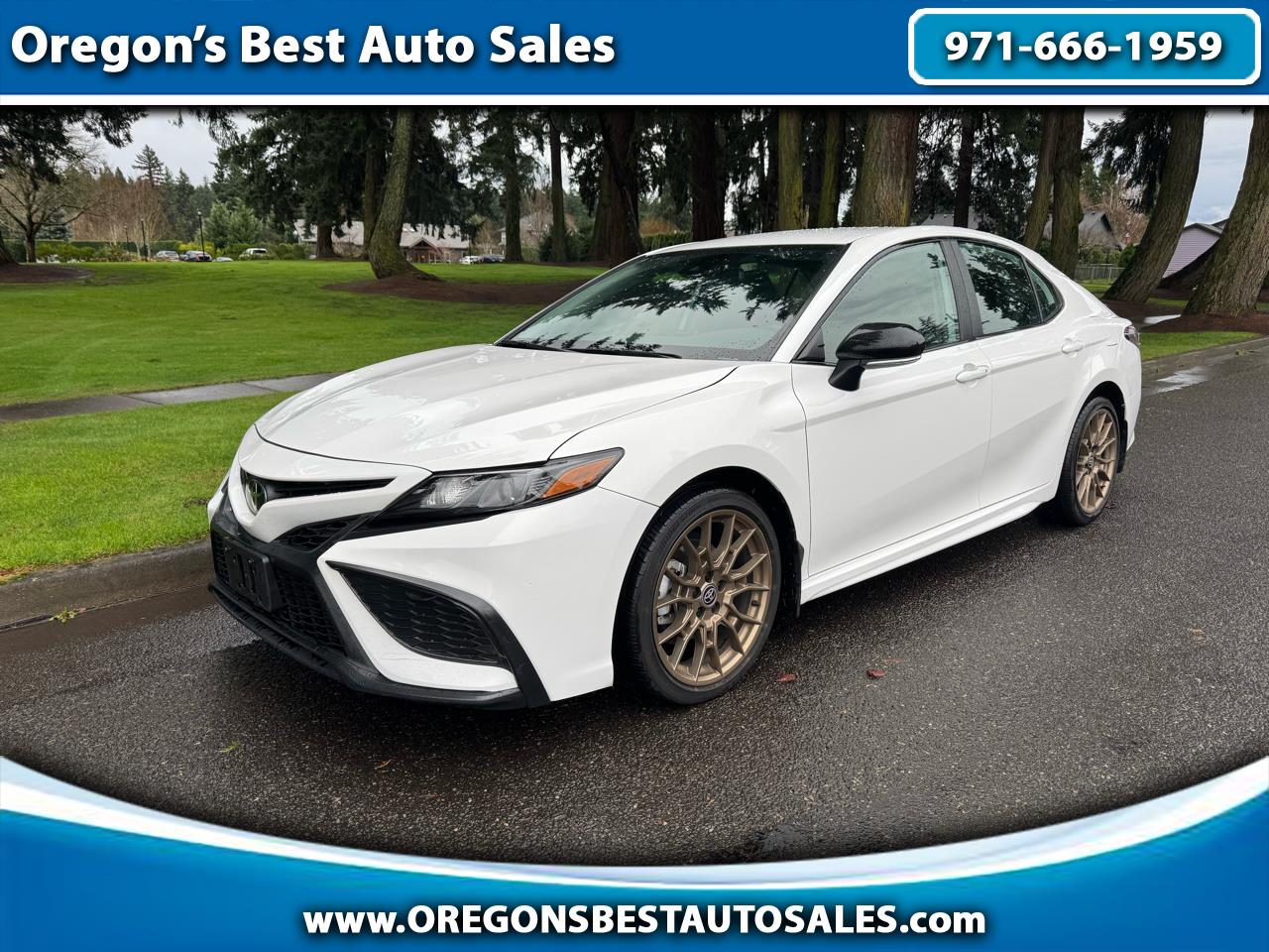 2024 Toyota Camry SE Nightshade's photo