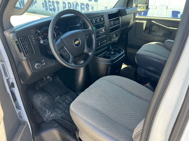 2020 Chevrolet Express Passenger LT - Photo 14
