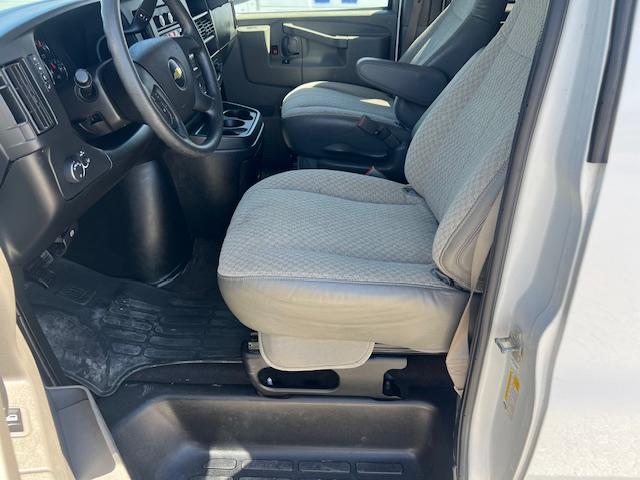 2020 Chevrolet Express Passenger LT - Photo 15