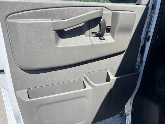 2020 Chevrolet Express Passenger LT - Photo 16