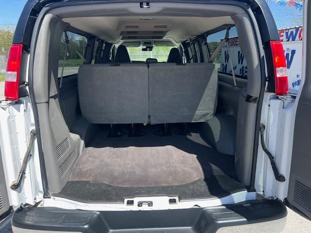 2020 Chevrolet Express Passenger LT - Photo 17