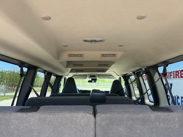 2020 Chevrolet Express Passenger LT - Photo 19