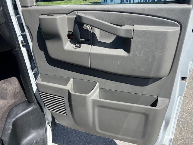 2020 Chevrolet Express Passenger LT - Photo 22