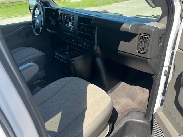 2020 Chevrolet Express Passenger LT - Photo 23