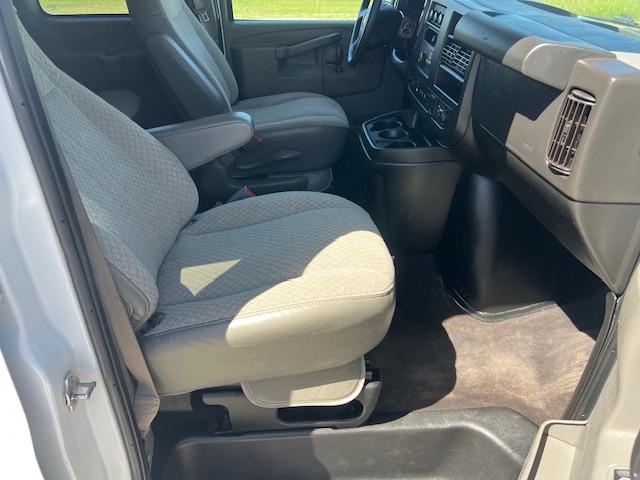 2020 Chevrolet Express Passenger LT - Photo 24