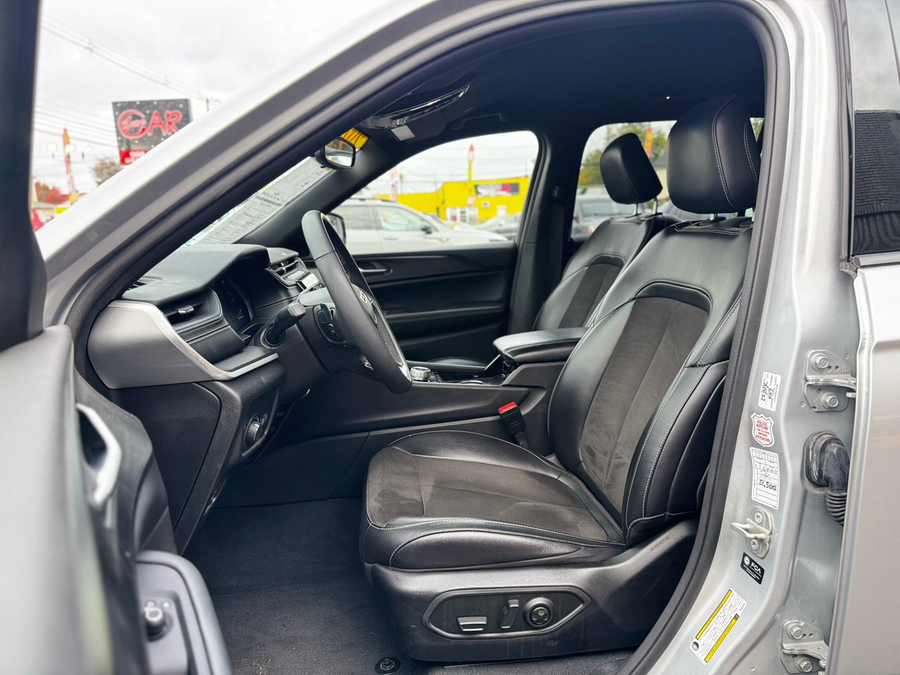 Jeep Grand Cherokee L Laredo 2023