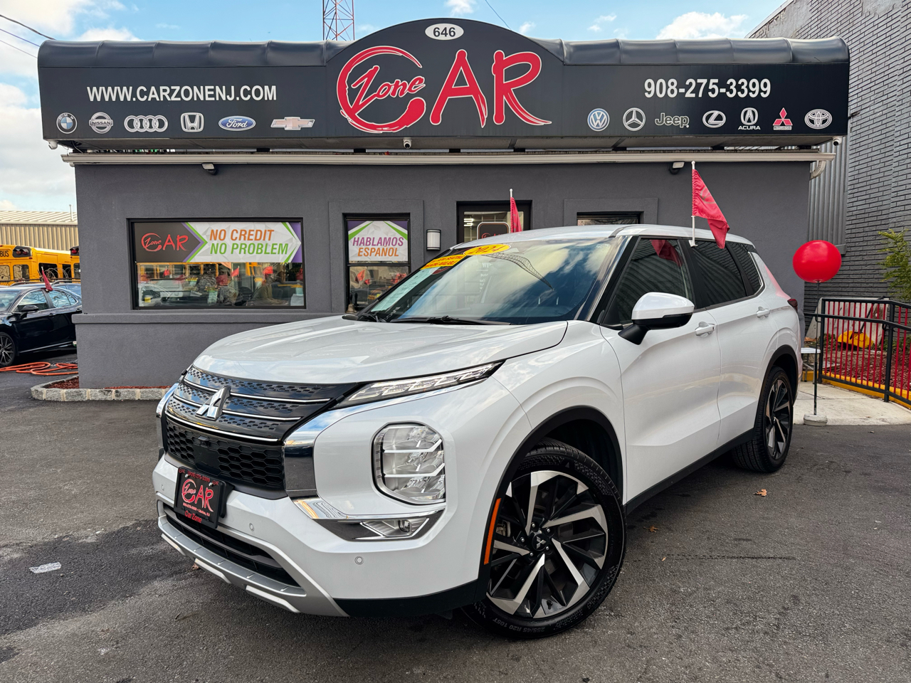 2024 Mitsubishi Outlander SE's photo