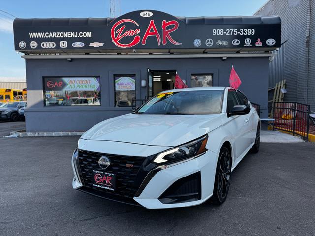 White 2024 Nissan Altima 2.5 SR FWD Sedan Front-Wheel Drive Automatic