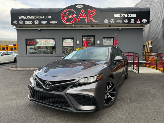 Gray 2023 Toyota Camry SE FWD Sedan Front-Wheel Drive Automatic
