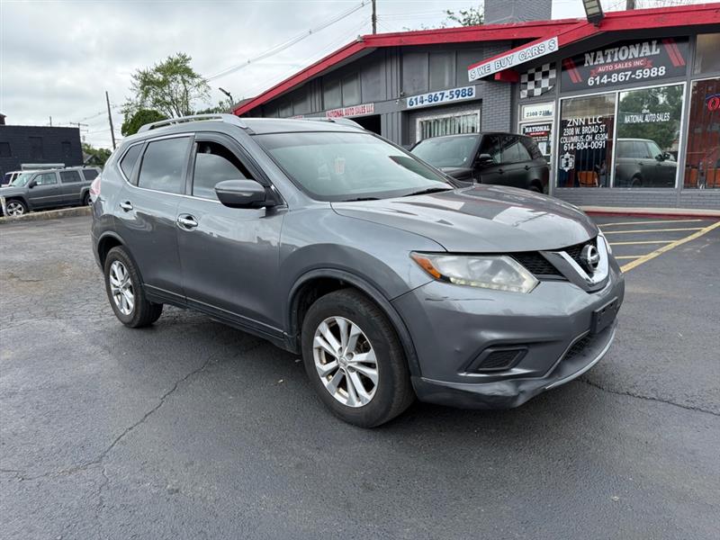 2016 Nissan Rogue SV's photo