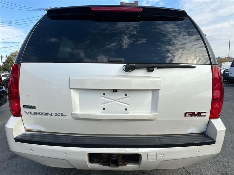GMC Yukon XL  2011