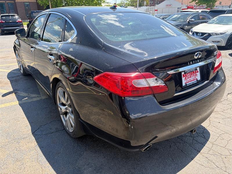 Infiniti M  2011