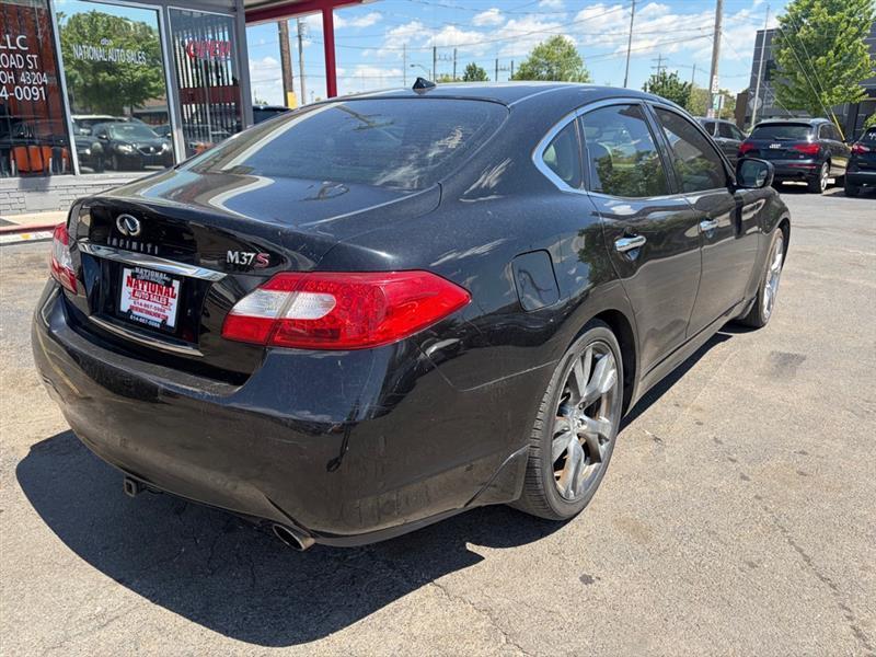 Infiniti M  2011