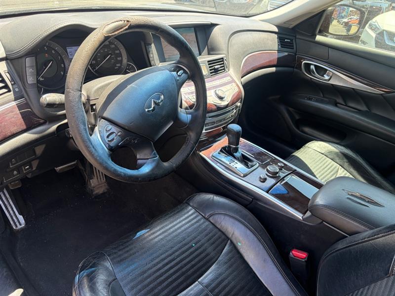 Infiniti M  2011