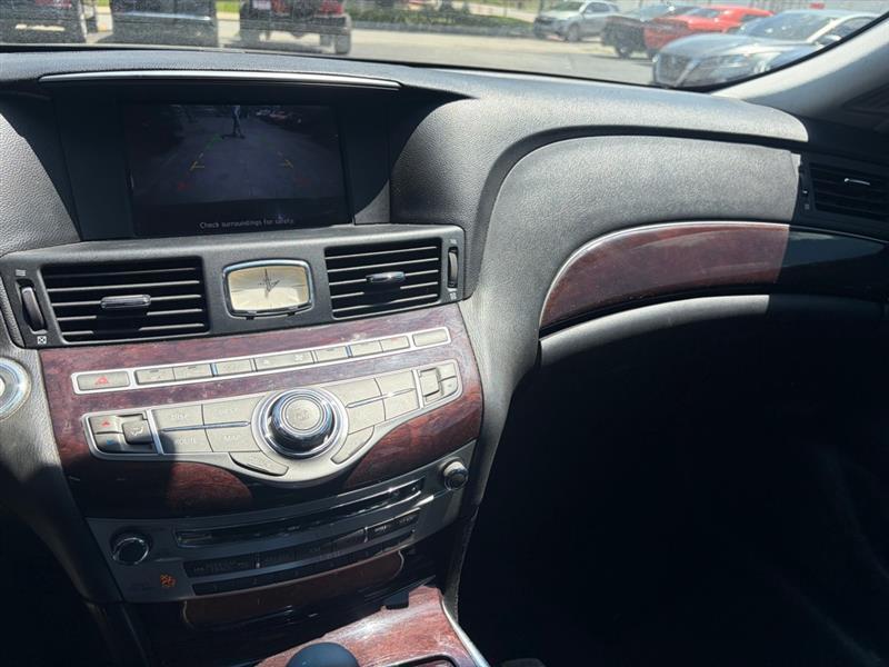 Infiniti M  2011