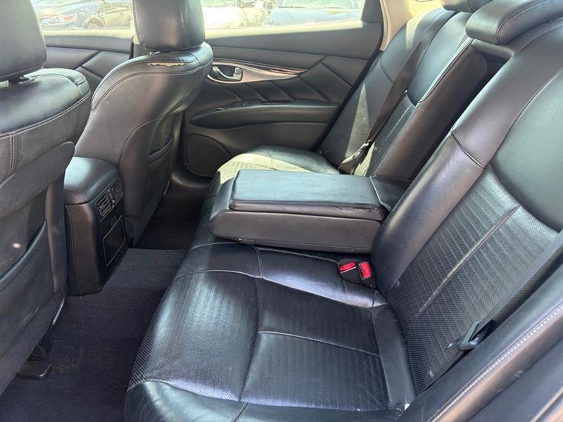 Infiniti M  2011