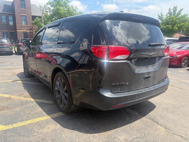 Chrysler Pacifica  2018