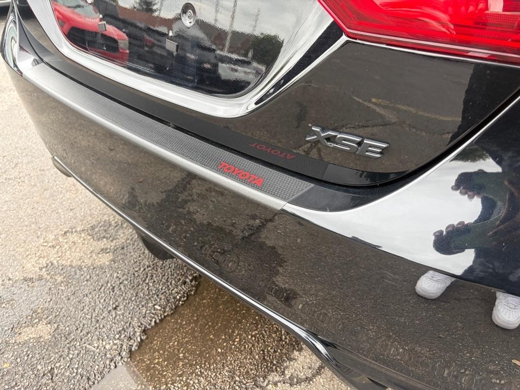 2021 Toyota Camry XSE - Photo 6