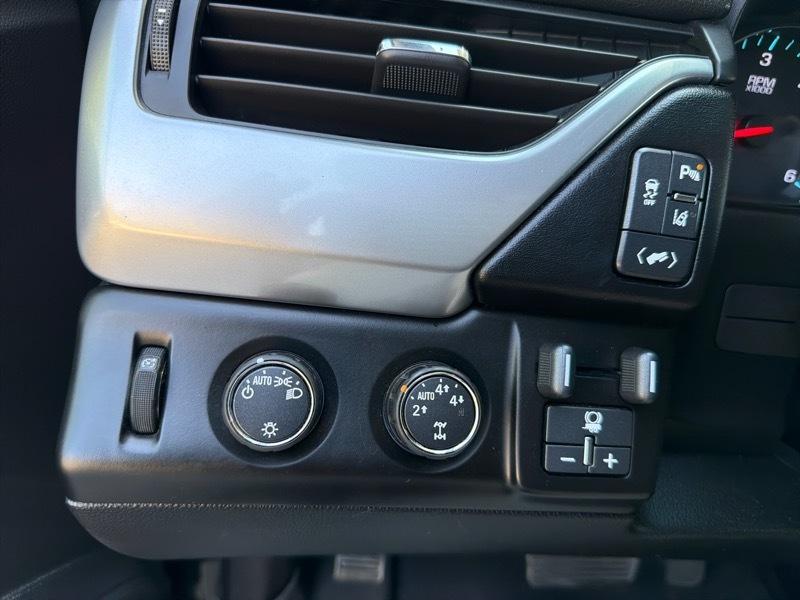 Chevrolet Suburban LT 1500 4WD 2015