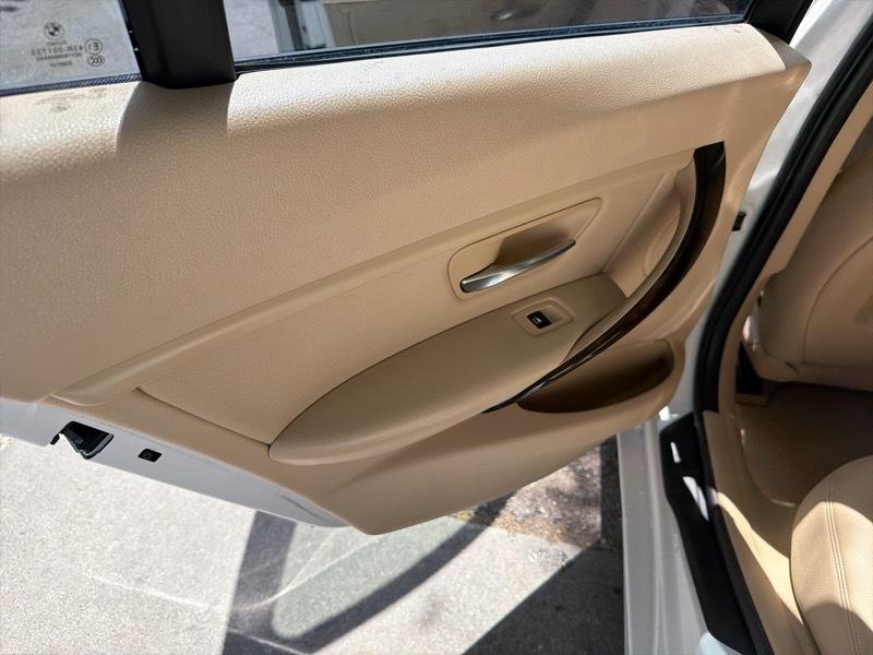 BMW 3-Series 320i Sedan 2015