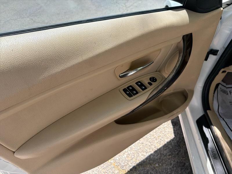 BMW 3-Series 320i Sedan 2015