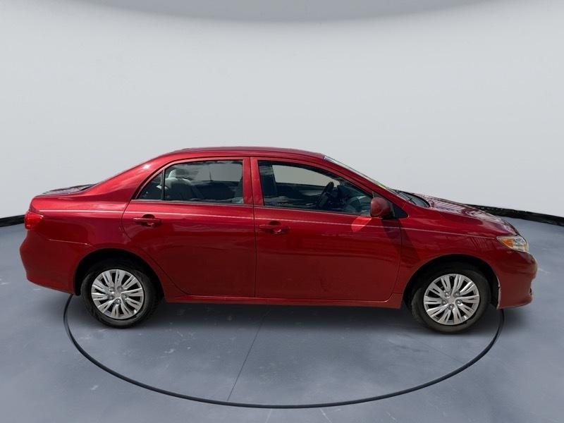 Toyota Corolla Base 5-Speed MT 2010