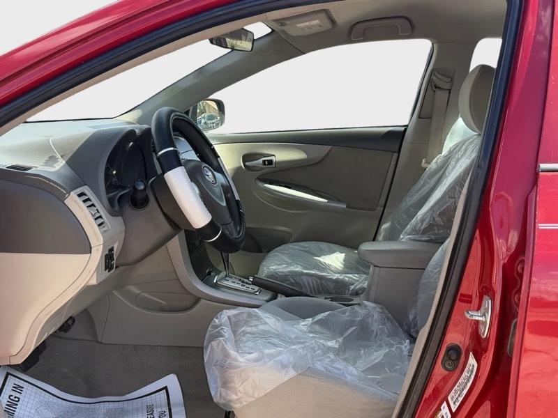 Toyota Corolla Base 5-Speed MT 2010