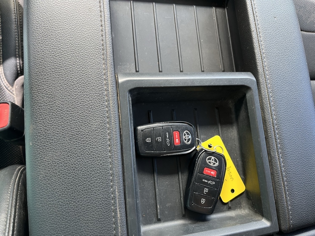 Toyota Tundra 4WD  2022