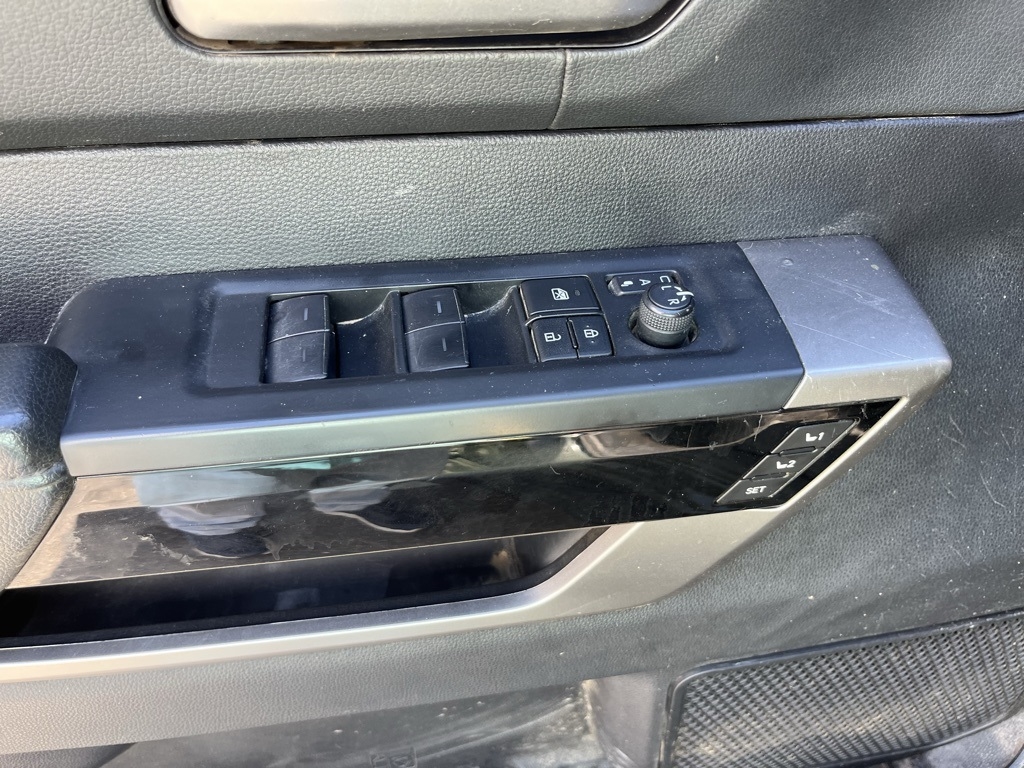 Toyota Tundra 4WD  2022