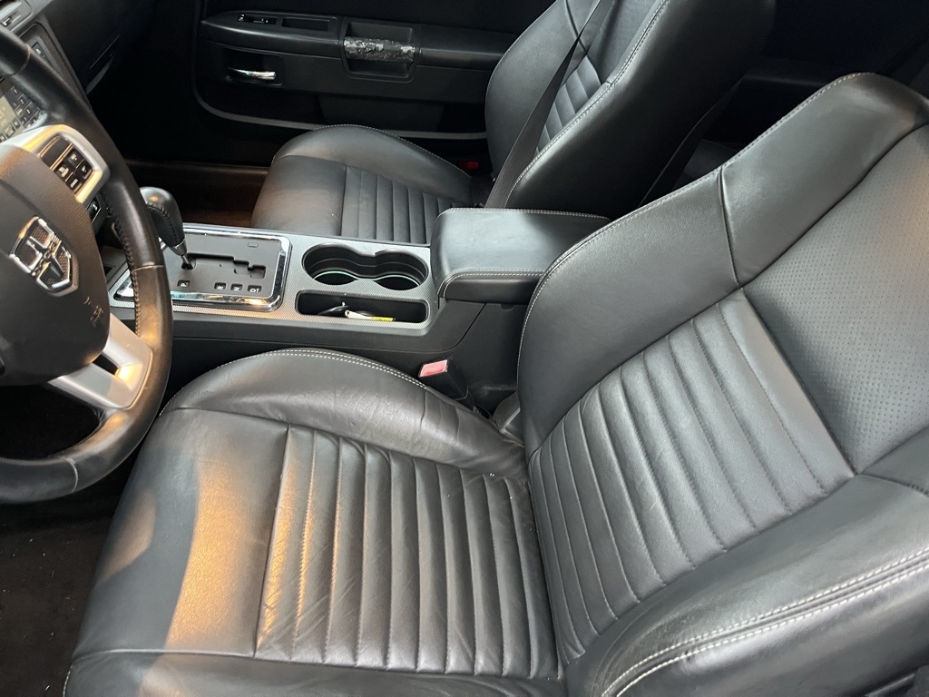 Dodge Challenger  2011