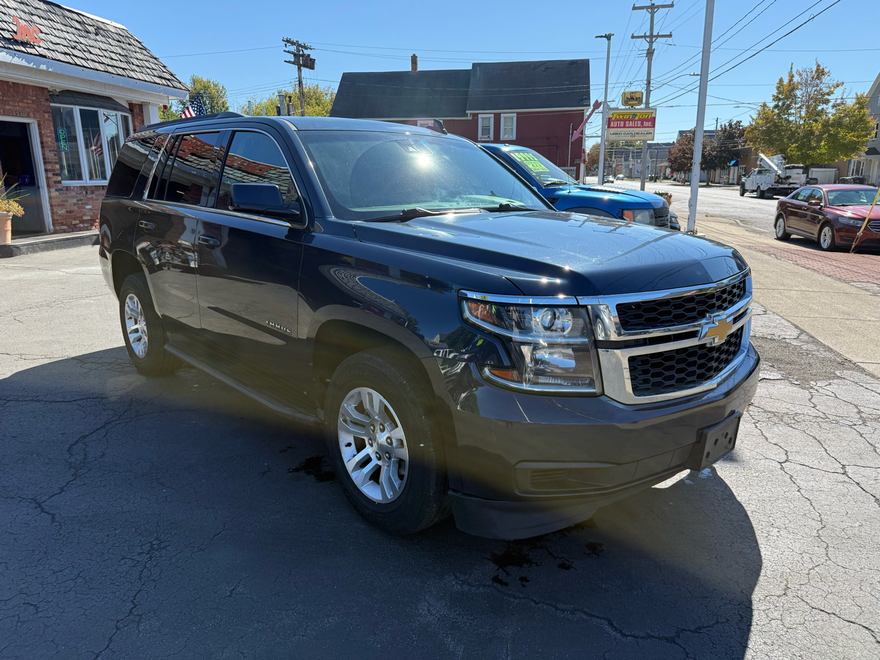 2018 Chevrolet Tahoe LS photo 2