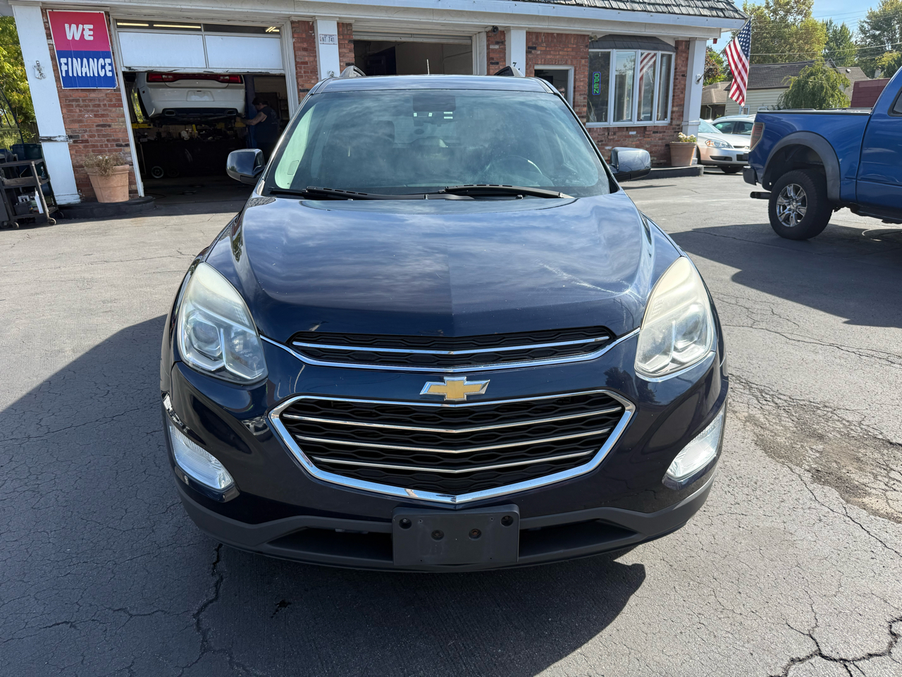 2016 Chevrolet Equinox LT photo 2