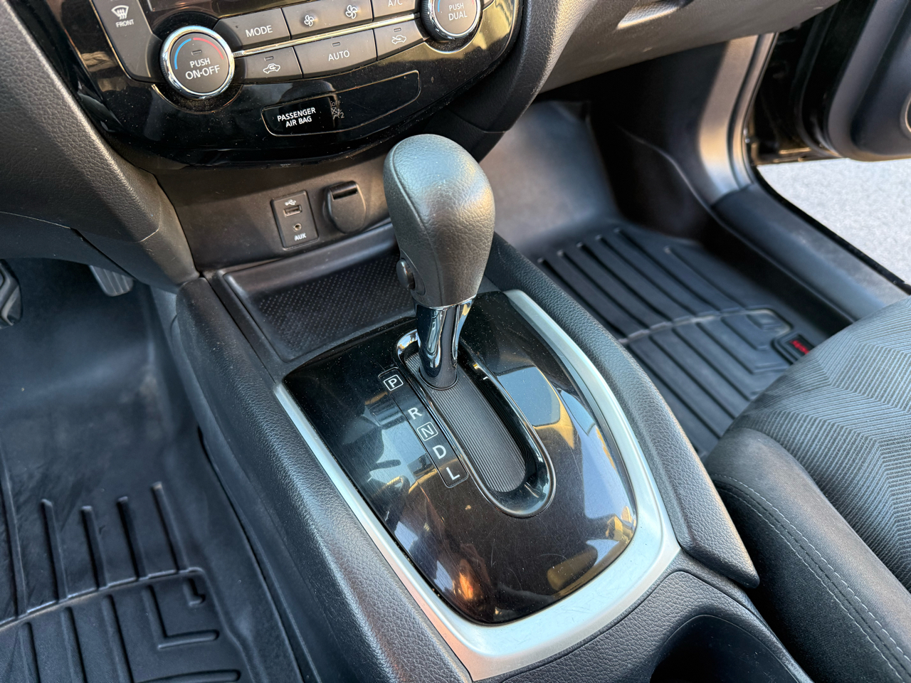 Nissan Rogue SV AWD 2015 Nissan Rogue SV AWD 2015