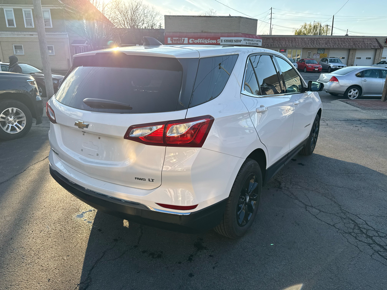 2019 Chevrolet Equinox LT photo 2