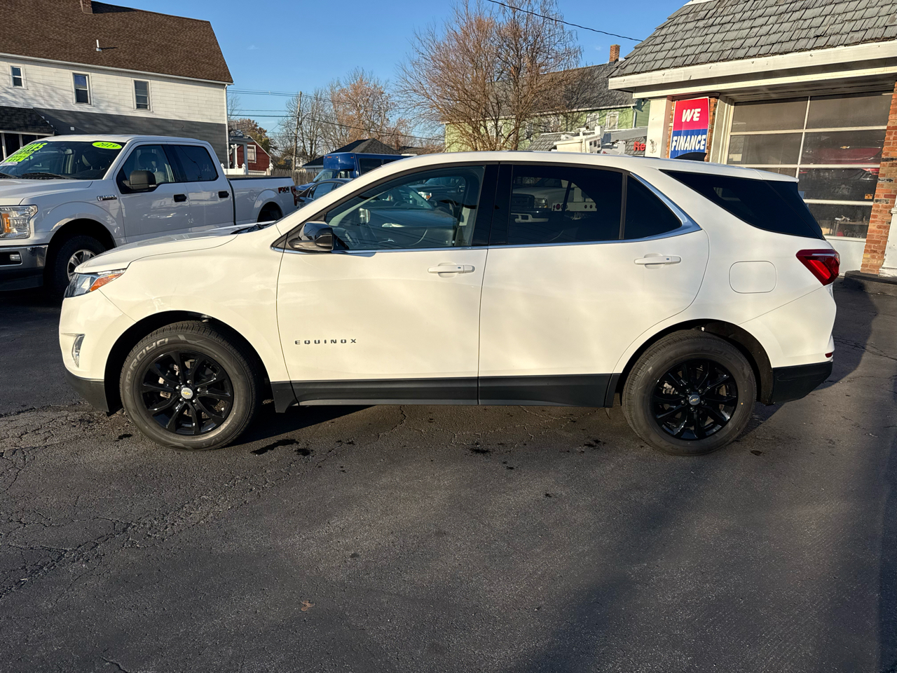 2019 Chevrolet Equinox LT photo 3