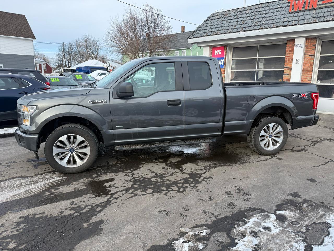 Ford F-150 4WD SuperCab 145" XL 2017