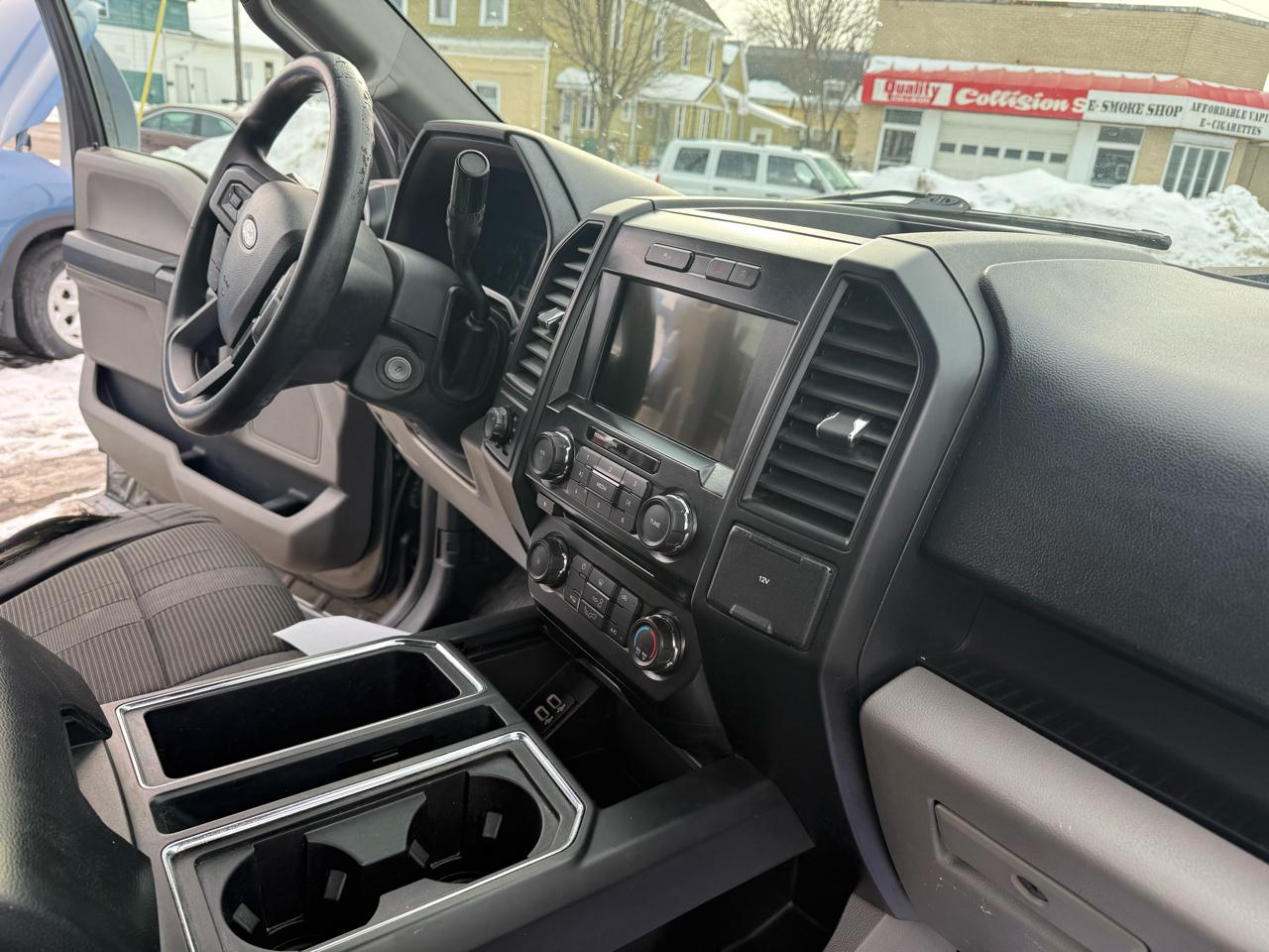 Ford F-150 4WD SuperCab 145" XL 2017