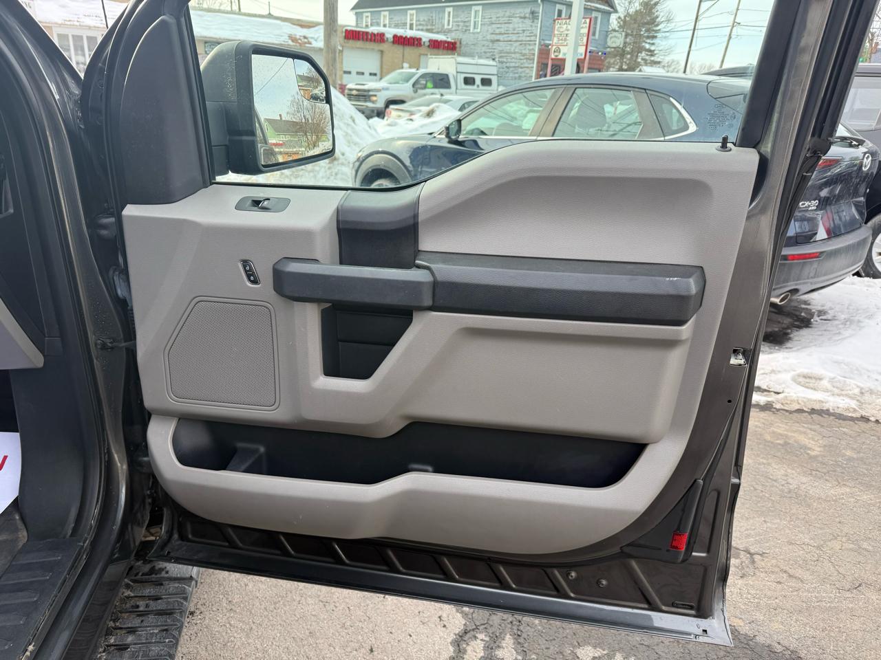 Ford F-150 4WD SuperCab 145" XL 2017