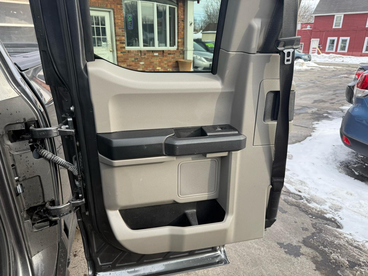 Ford F-150 4WD SuperCab 145" XL 2017