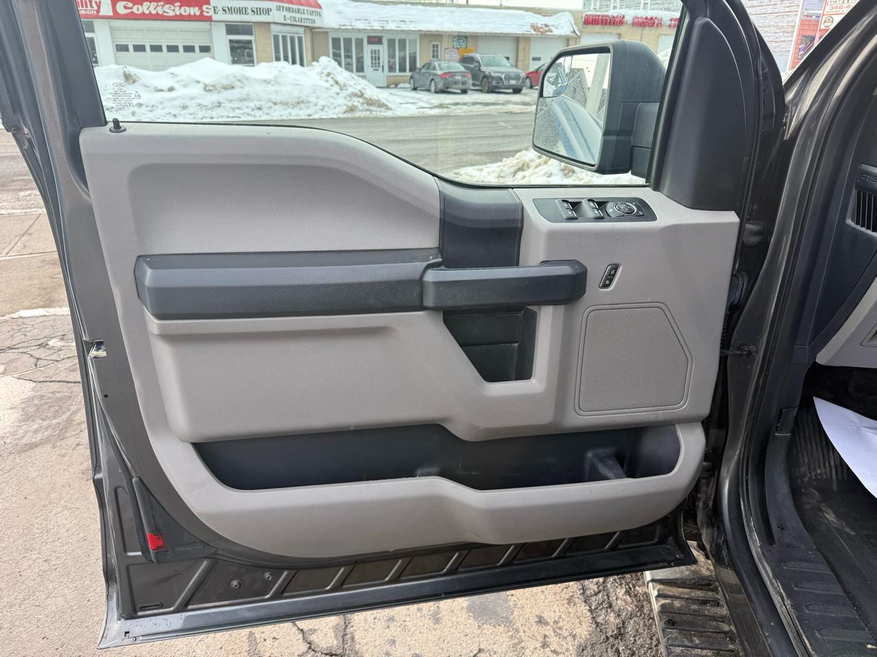 Ford F-150 4WD SuperCab 145" XL 2017