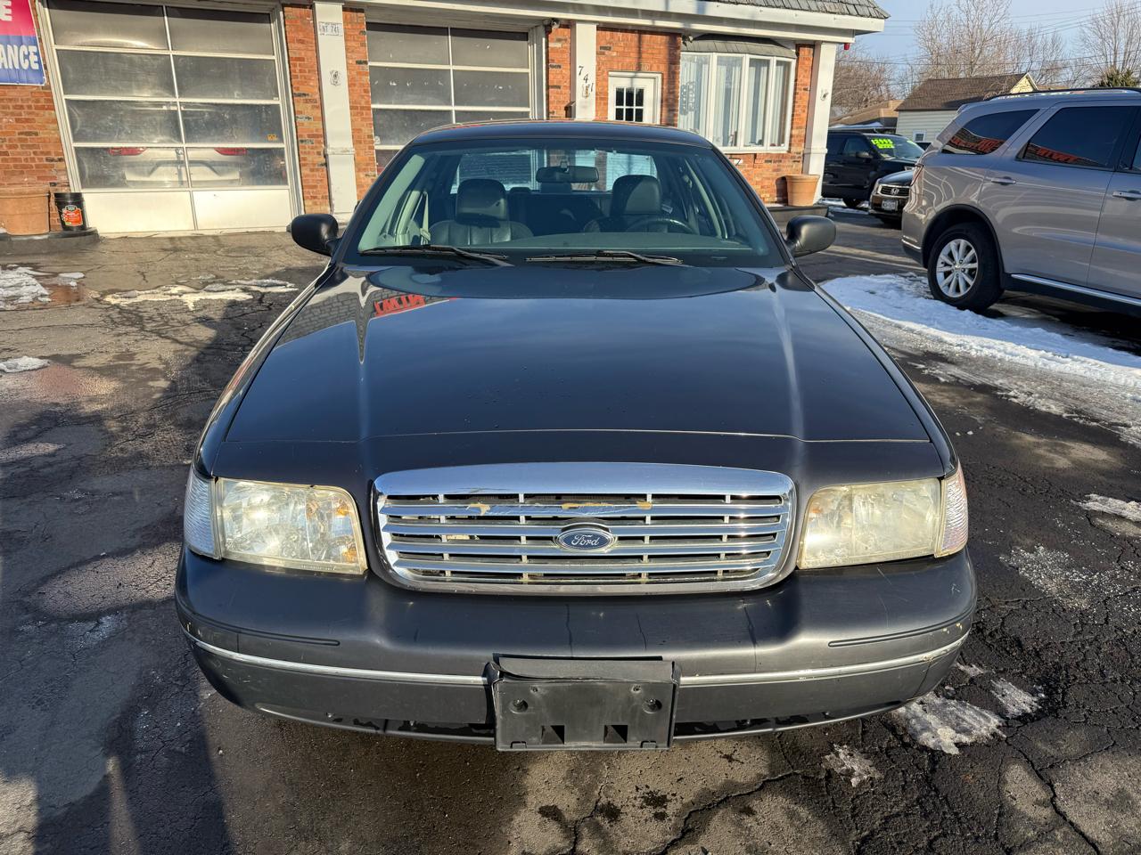 Ford Crown Victoria 4dr Sdn 2005