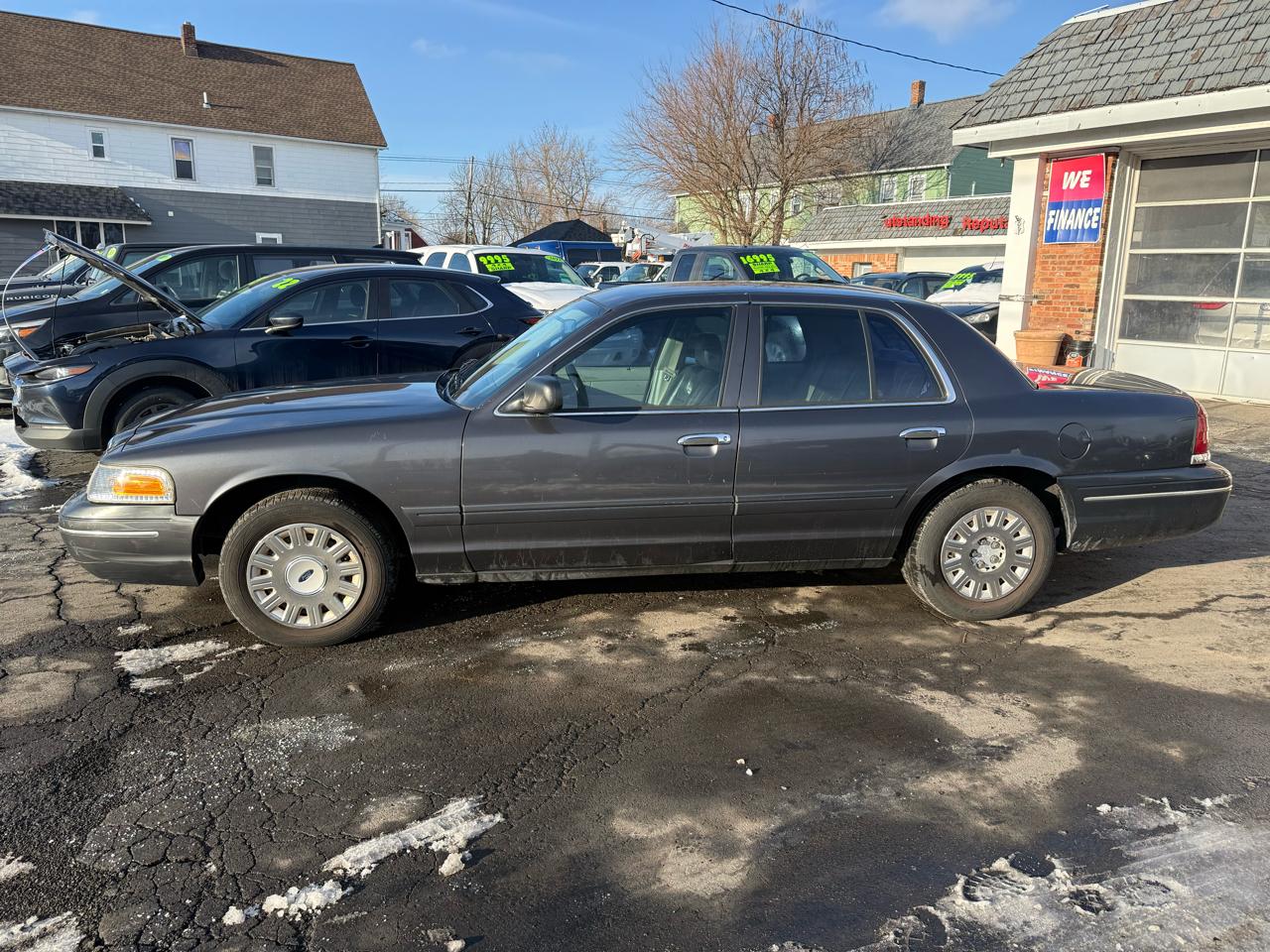 Ford Crown Victoria 4dr Sdn 2005