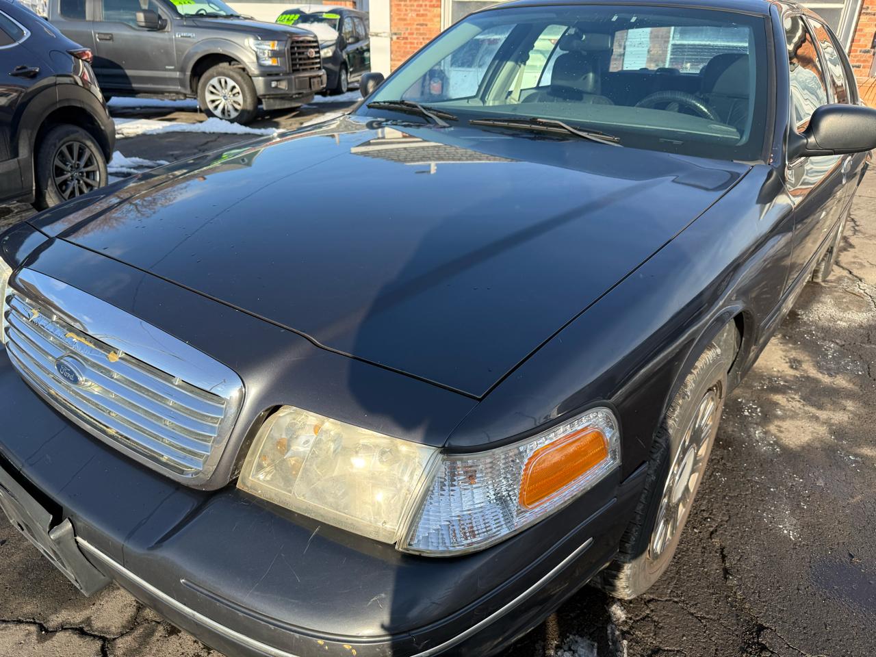 Ford Crown Victoria 4dr Sdn 2005